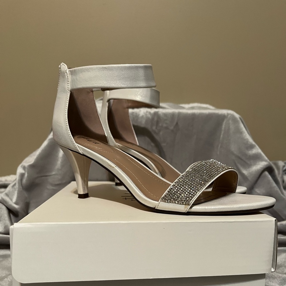 Ladies white/silver Style & Co Sandals Size 8.5